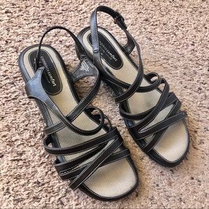 Complete comfort by Predictions sandals, size 11